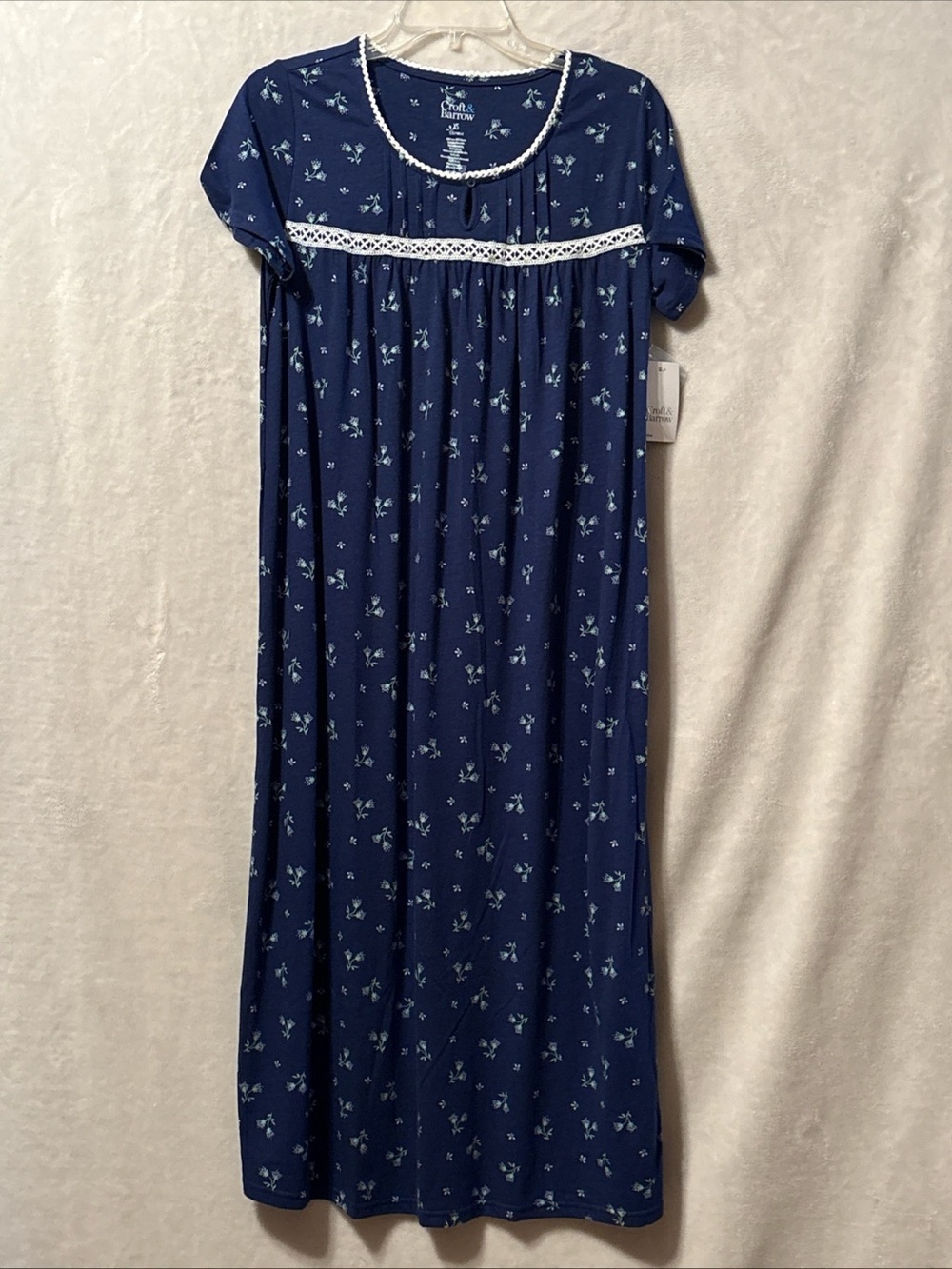 NWT croft & barrow Navy Floral Short-Sleeve Nightgown with White Lace Trim